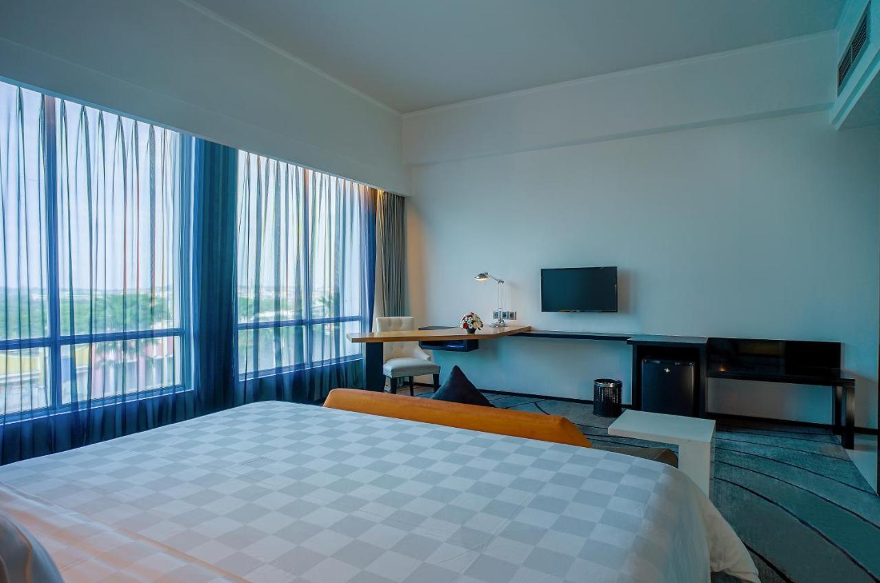 Artotel Ts Suites Surabaya Exterior foto