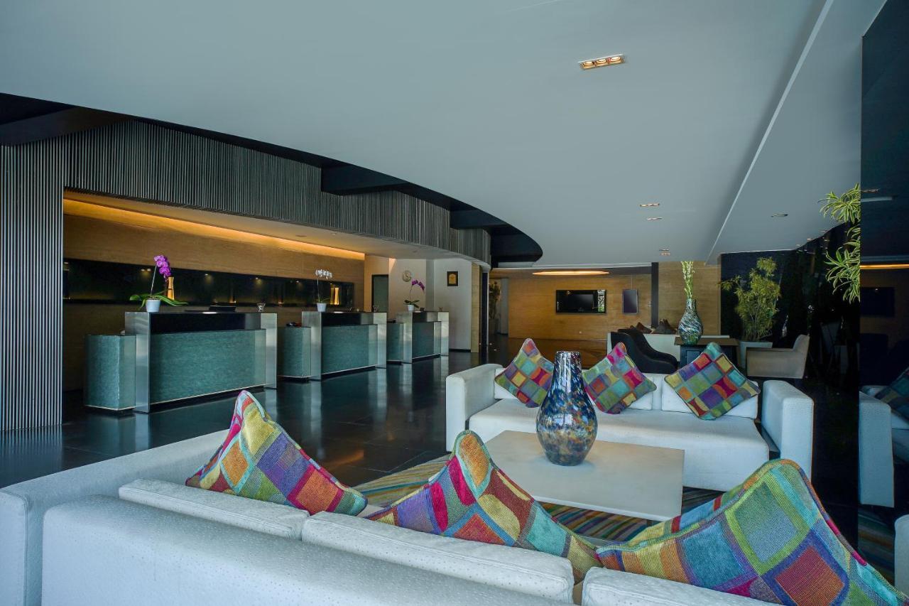 Artotel Ts Suites Surabaya Exterior foto