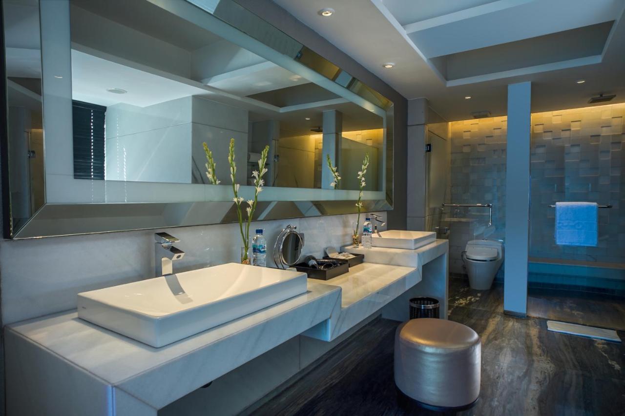 Artotel Ts Suites Surabaya Exterior foto