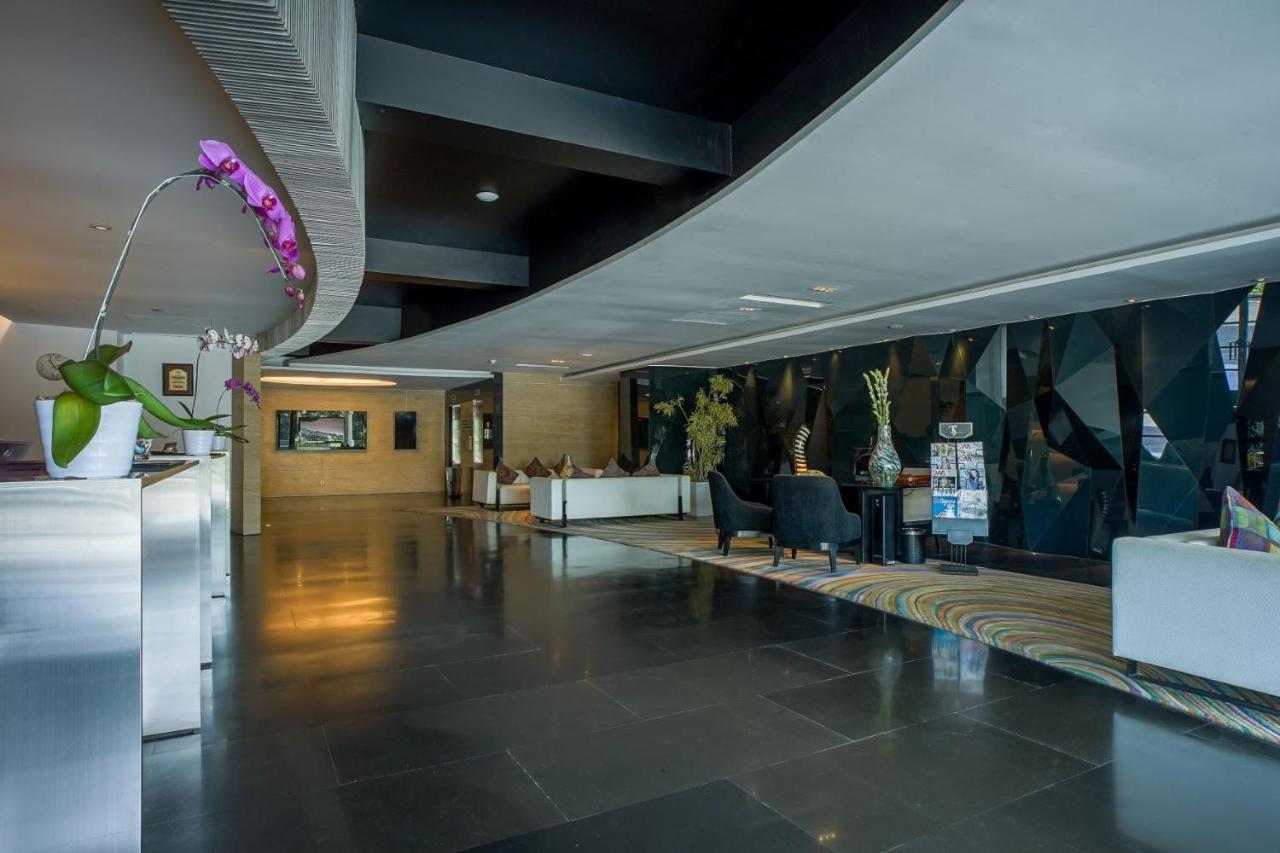 Artotel Ts Suites Surabaya Exterior foto