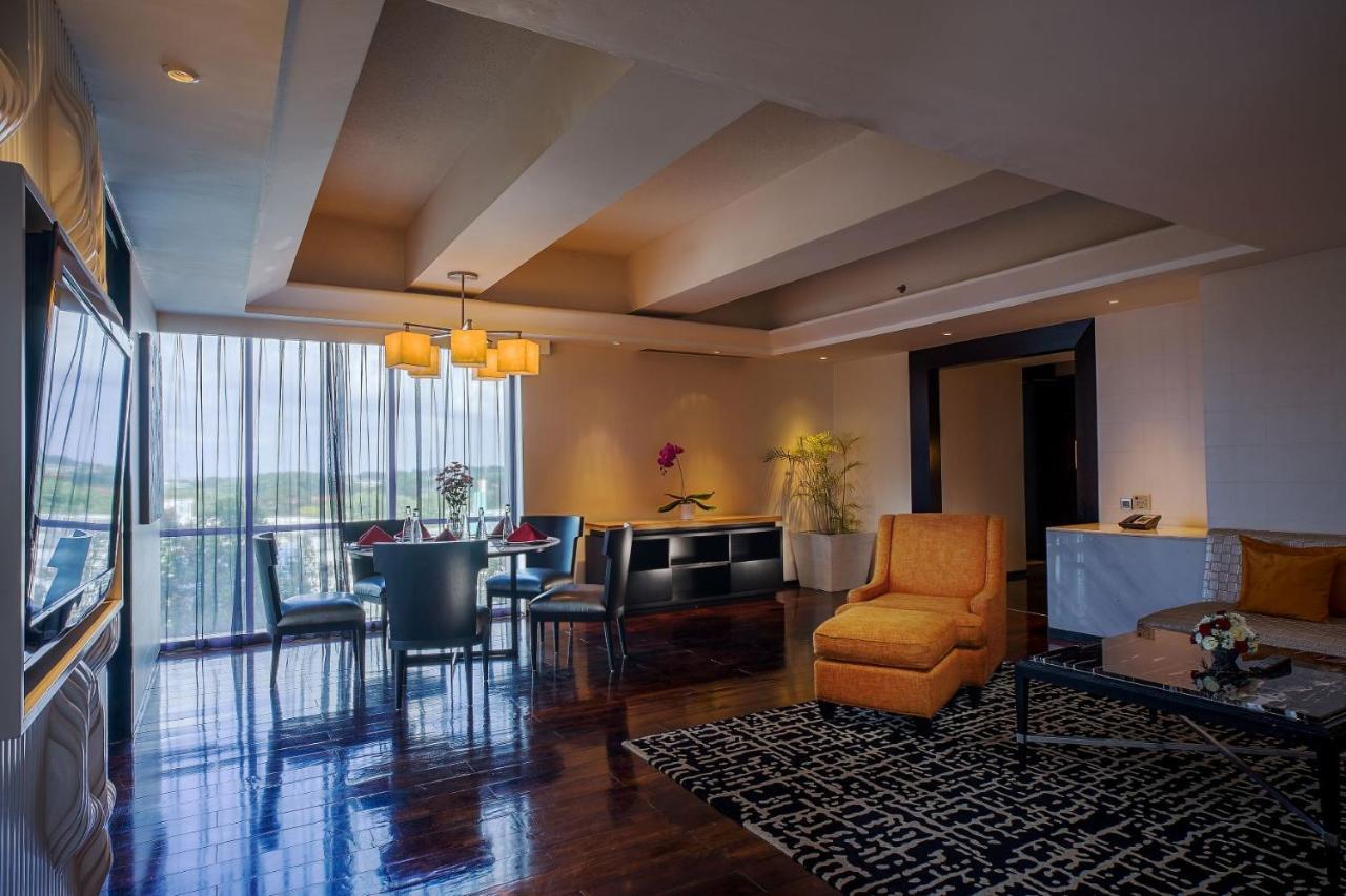 Artotel Ts Suites Surabaya Exterior foto