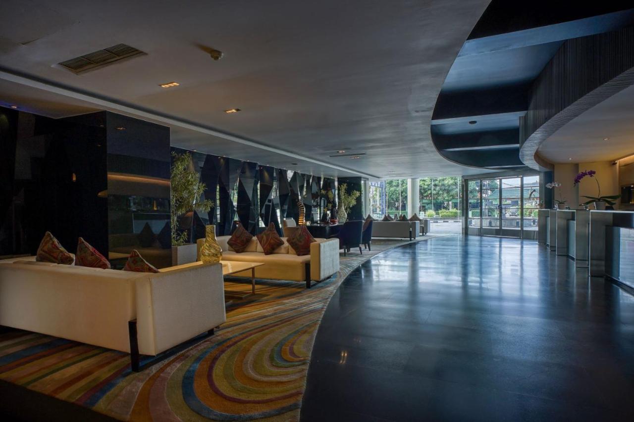 Artotel Ts Suites Surabaya Exterior foto