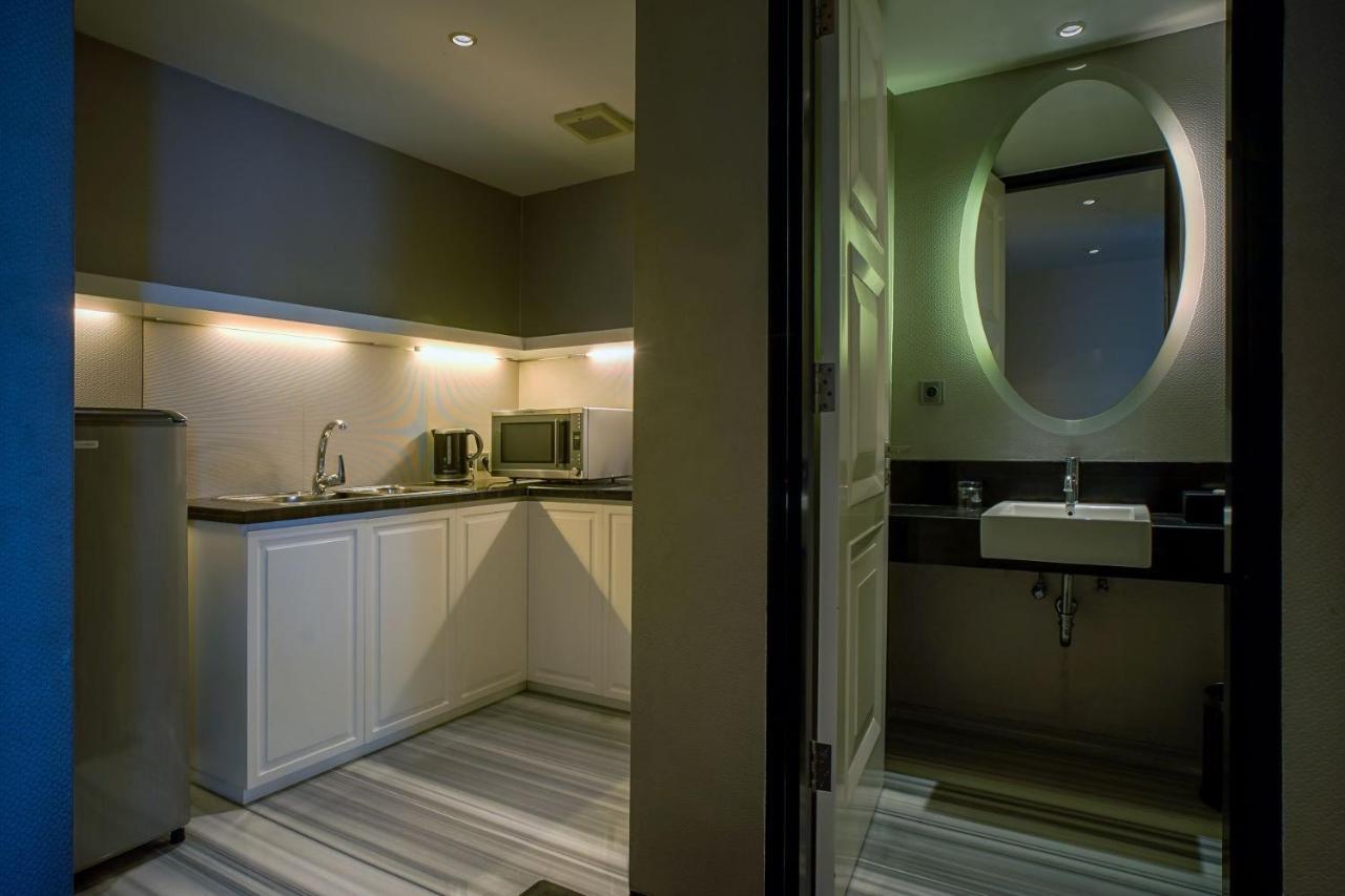 Artotel Ts Suites Surabaya Exterior foto